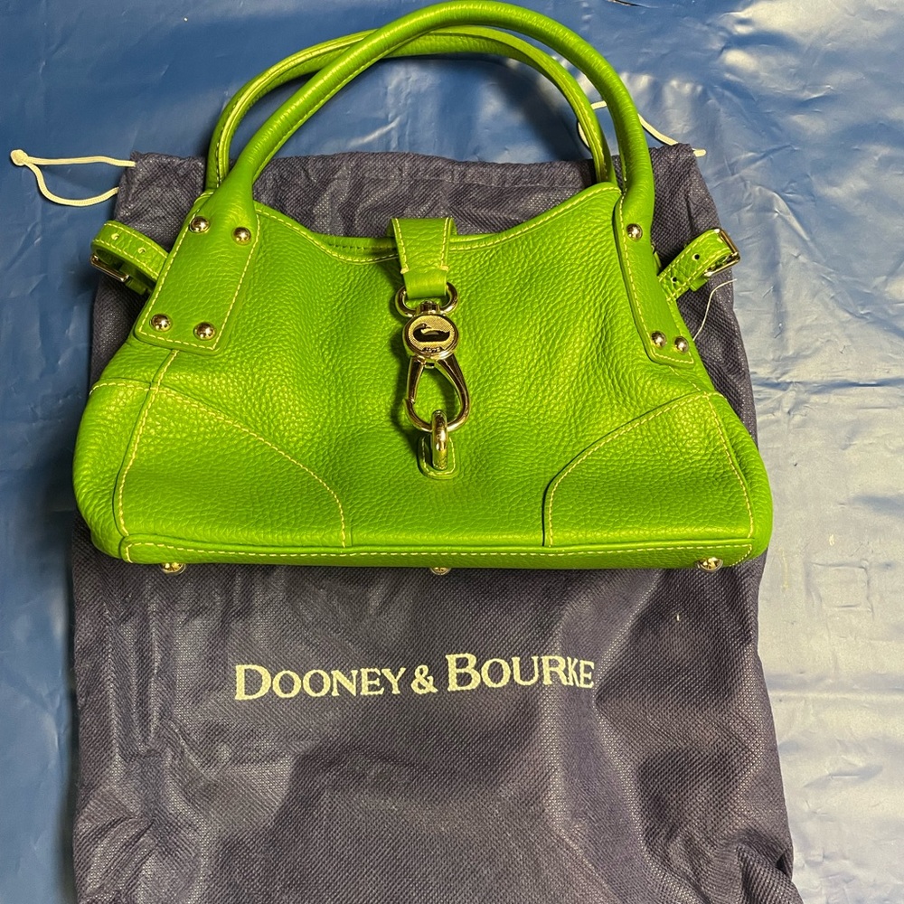 Dooney Bourke beautiful green small purse.